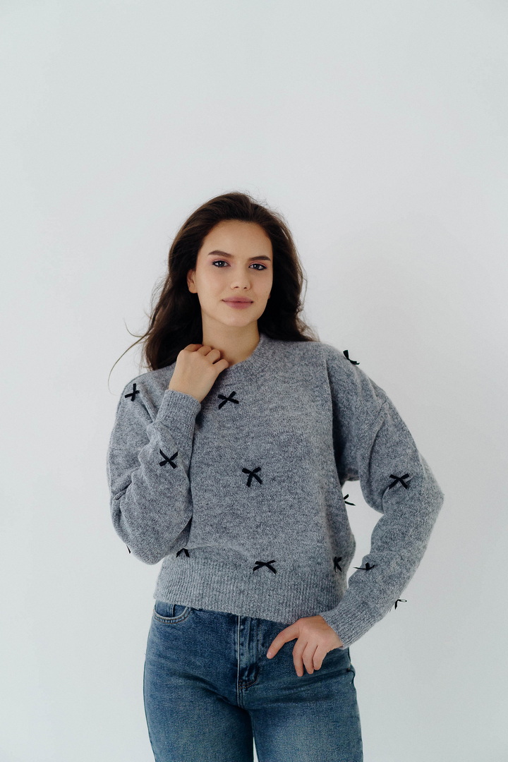 Светр жіночий